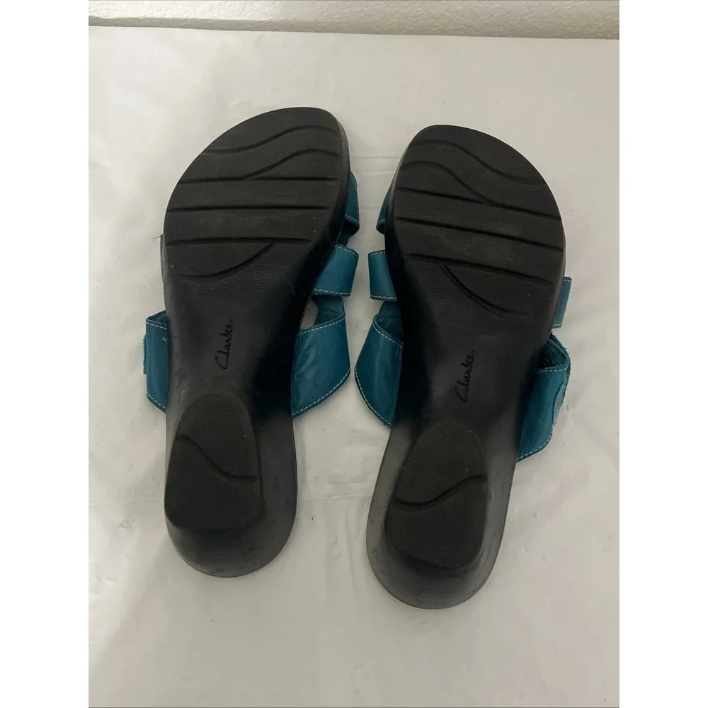 CLARKS Artisan Leather Floral 2.25 Wedge Teal Sandals Sz 11 Adjustable Comfort